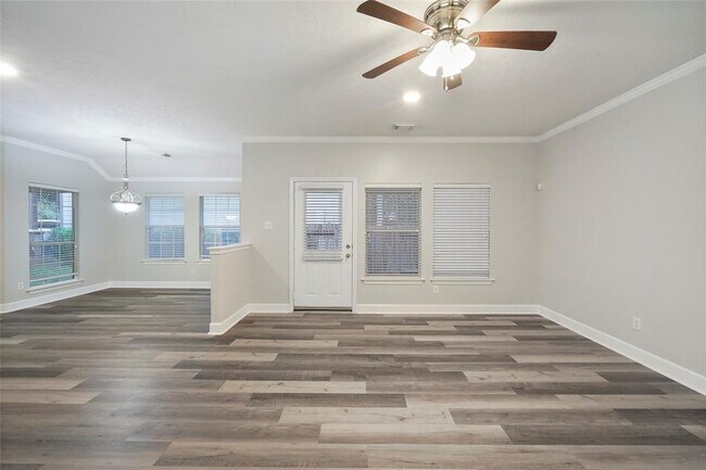 Building Photo - 6 Valewood Pl