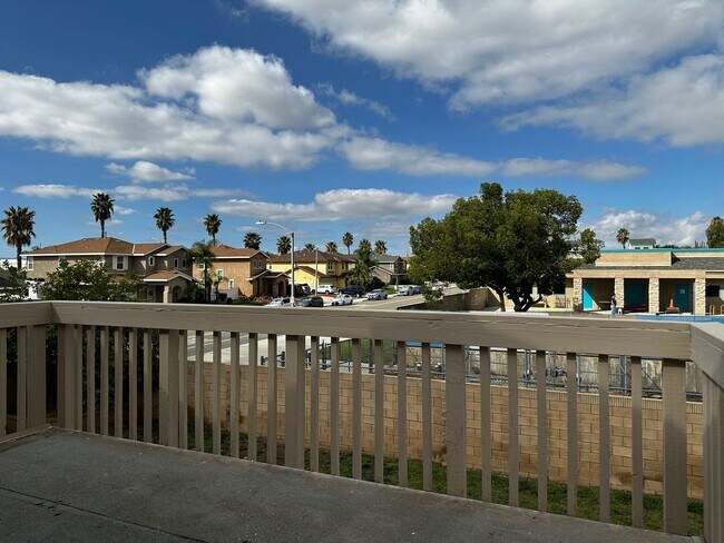 Building Photo - Beautiful Orangecrest Rental – Move-In Ready!