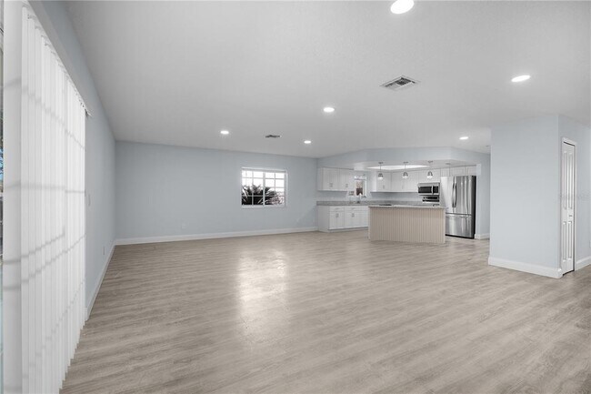 Building Photo - 600 Everett St