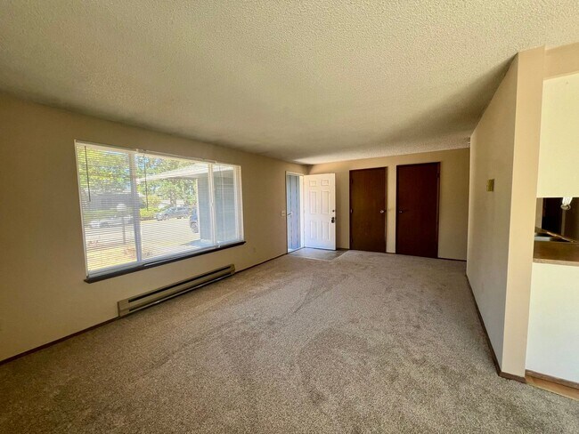 Building Photo - 9236 White Fir Dr NE