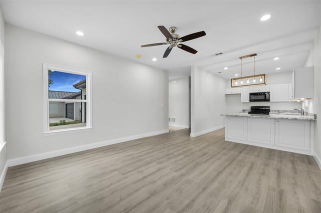 Building Photo - 407 Dallas St