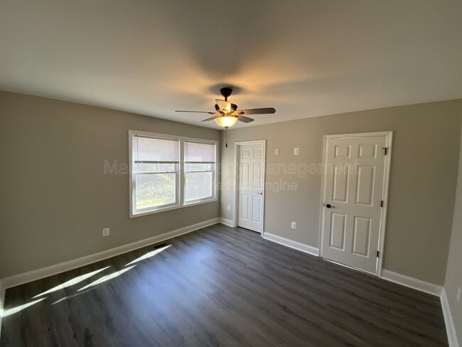 Building Photo - 77 Lakeview Dr