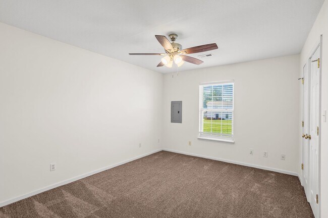 Building Photo - 2500-2502 Northampton Dr.