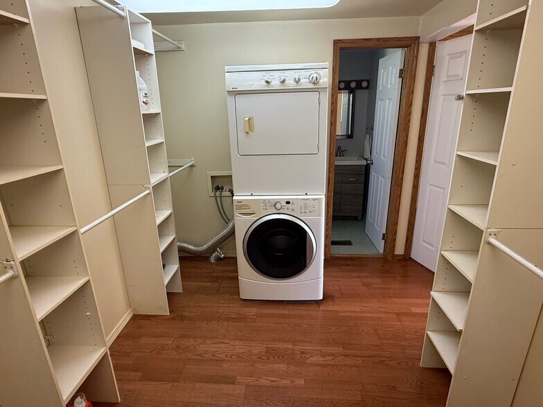 Building Photo - 110 Dotson Dr