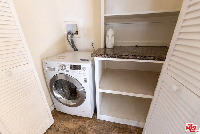 Building Photo - 1118 Waterloo St