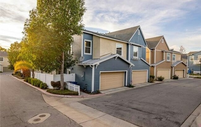 Building Photo - 3591 Sacramento Dr