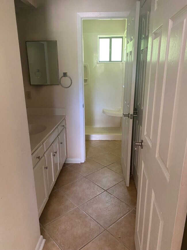 Building Photo - 56105 Diamondhead Dr E