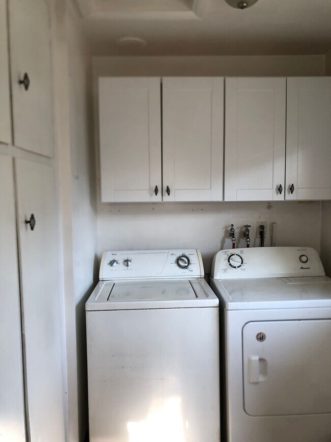Building Photo - Two Bedroom Apartment with Fenced Backyard in Lafayette Duplex