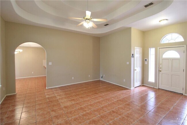 Building Photo - 15 N Edison Ave