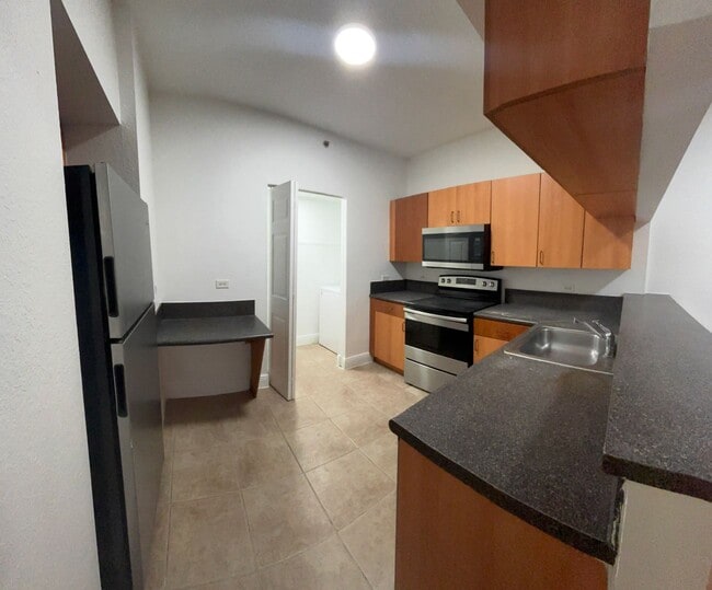 Building Photo - Great Location!  Limited Time Offer: Up to $2,000 Move-In Credit + Free Utility Connection
