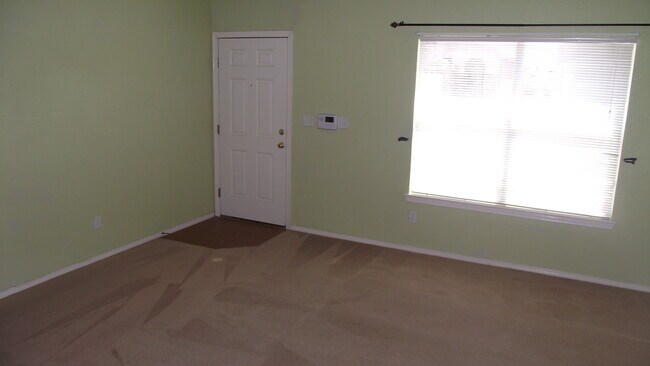 Building Photo - Northeast El Paso 3 Bed/2 Bath with Refrig A/C