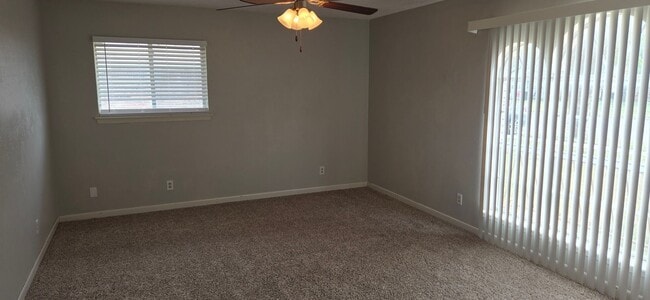 Building Photo - 2909 Cypress Dr