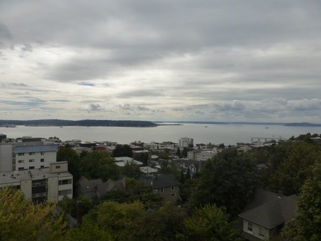 Building Photo - 211 W Highland Dr