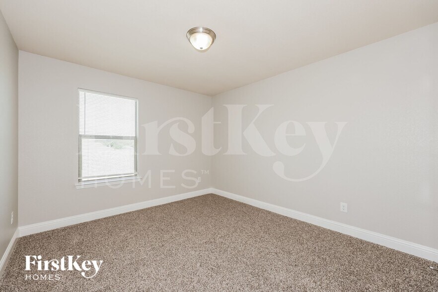 Building Photo - 614 Canvas Ct