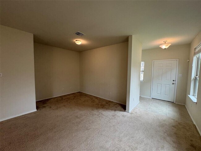 Building Photo - 250 Zuma Dr