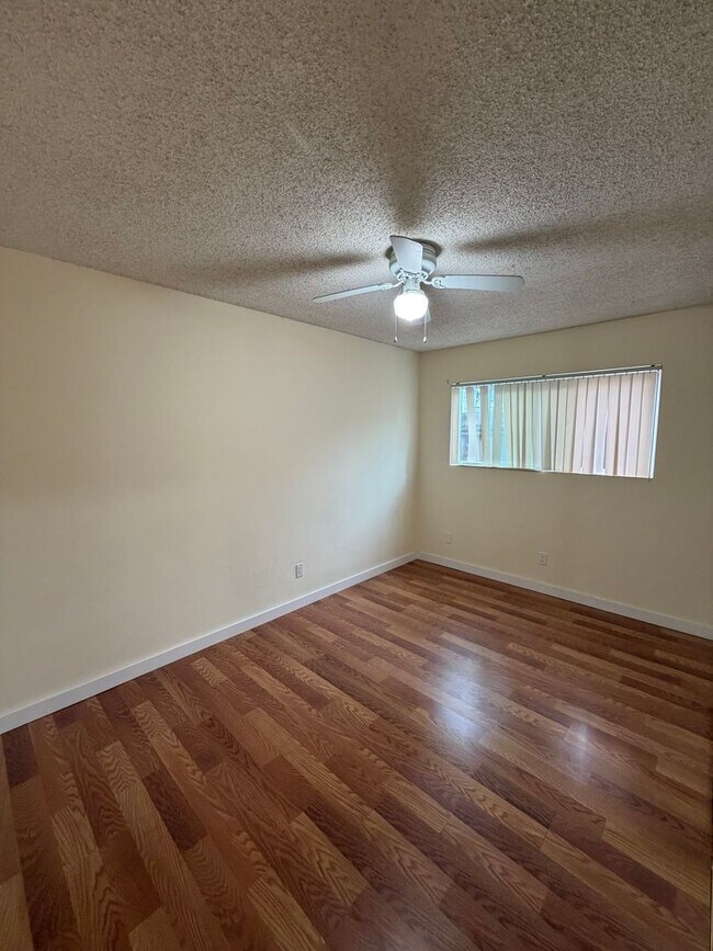 Building Photo - Newport Ave