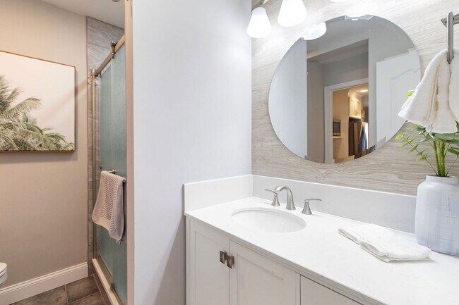 Building Photo - 8921 Blind Pass Rd