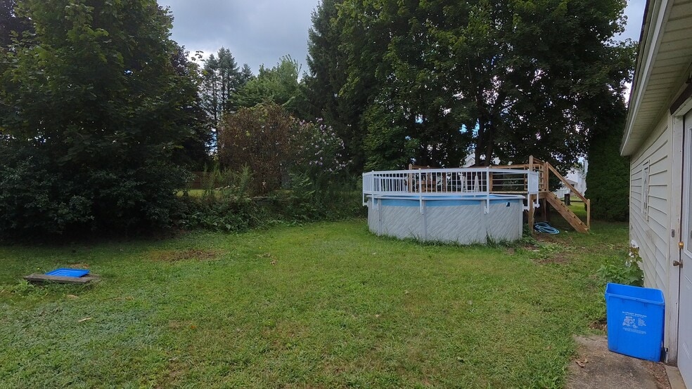 Pool - 637 E Grant St