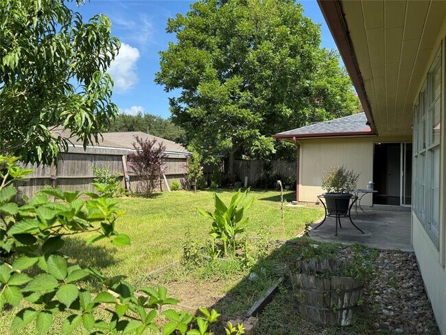 Building Photo - 15538 Baybrook Dr