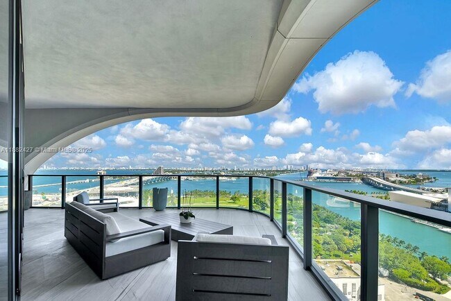 Building Photo - 1000 Biscayne Blvd
