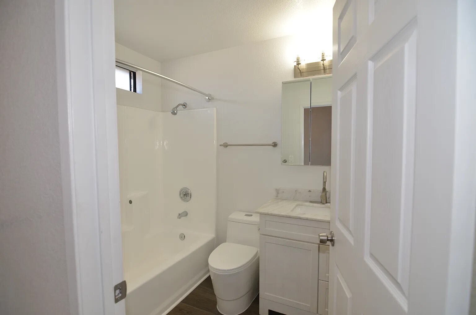 Building Photo - 668 W 15th St