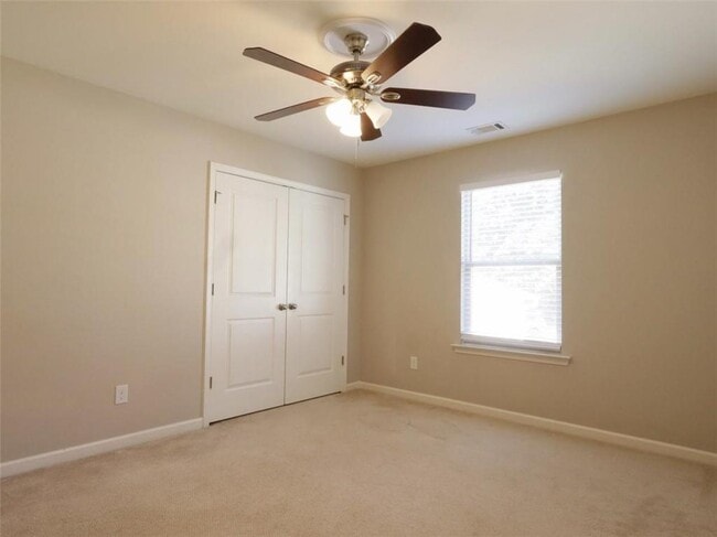 Building Photo - 204 Highland Village Ln