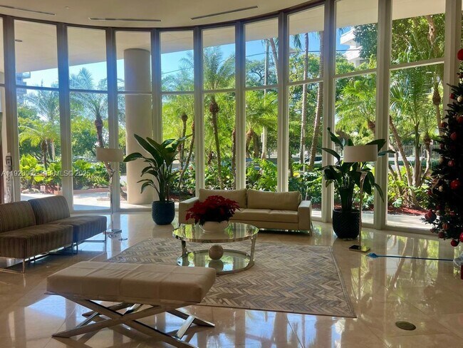 Building Photo - 2475 Brickell Ave