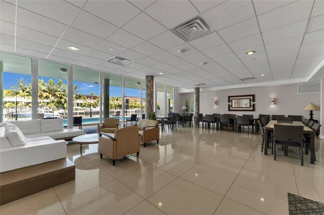 Building Photo - 9500 W Bay Harbor Dr