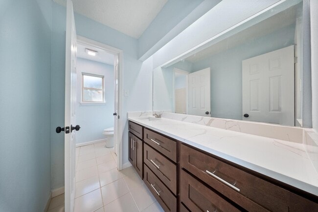 Building Photo - 1426 Twining Oaks Ln