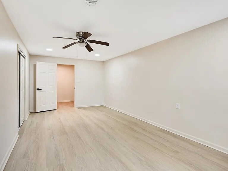 Building Photo - 7441 Walsh Rd