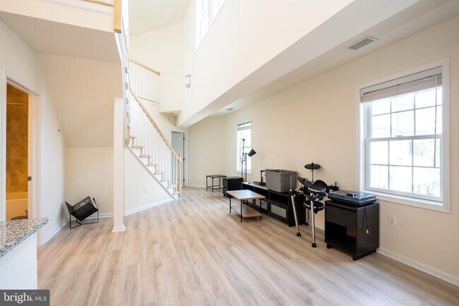 Building Photo - 11 Cranbury Rd