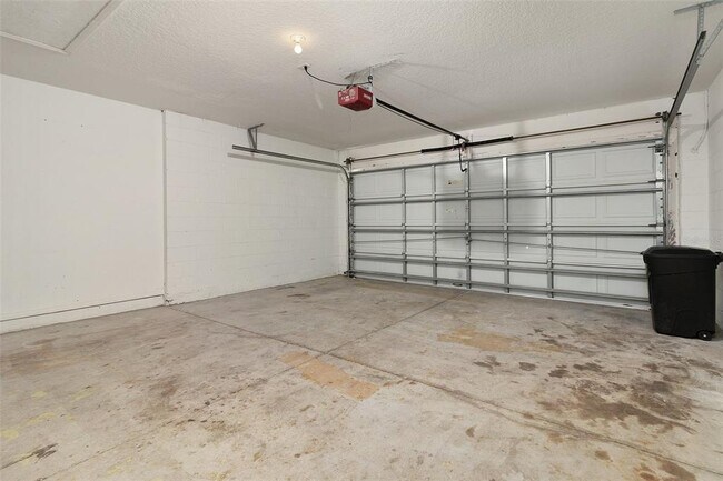 Building Photo - 2546 Crown Ridge Cir