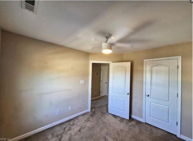 Building Photo - 279 Tigerlilly Dr