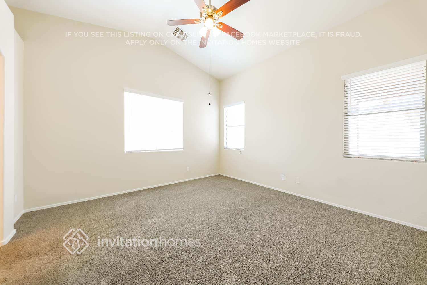 Building Photo - 10235 W Hilton Ave