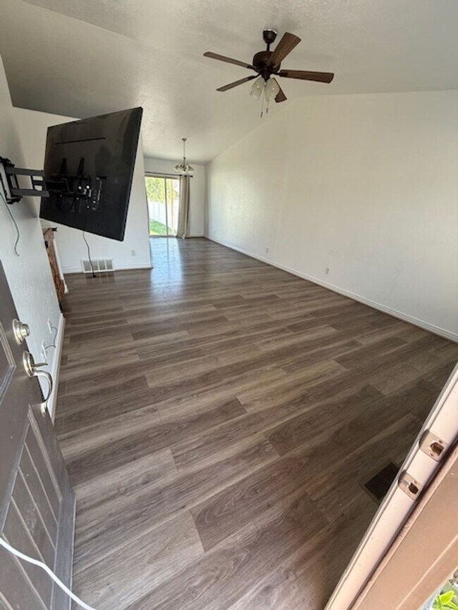 Building Photo - 3 Bedroom Eagle Mountain Home