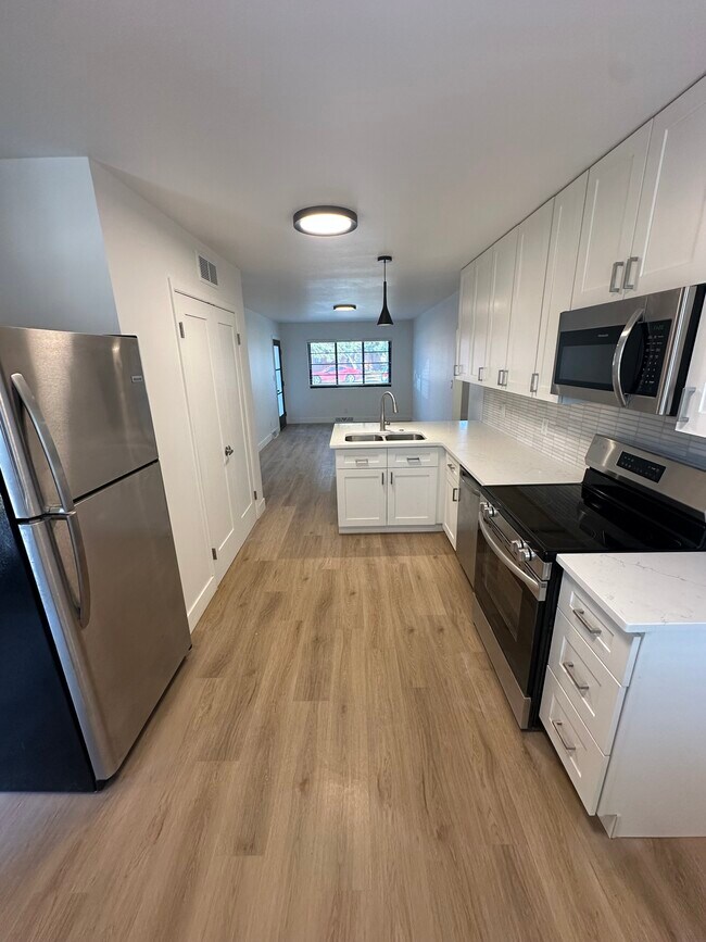 Building Photo - 1108 Constitution Ave