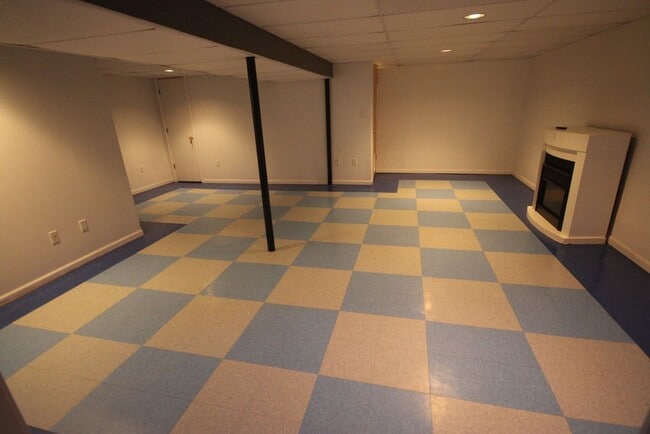 Building Photo - 2063 Champagne Dr