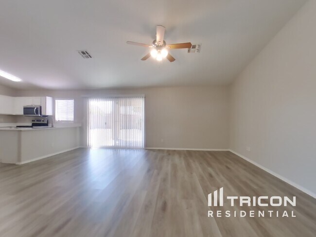 Building Photo - 13261 W Paradise Ln