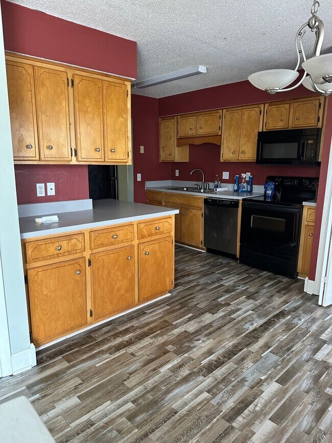 Building Photo - For Rent