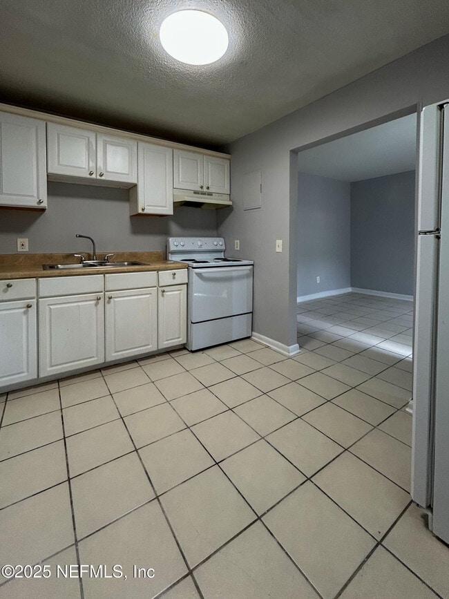 Building Photo - 1122 Woodruff Ave