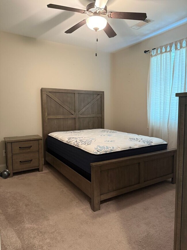 Building Photo - 3855 Academy Dr