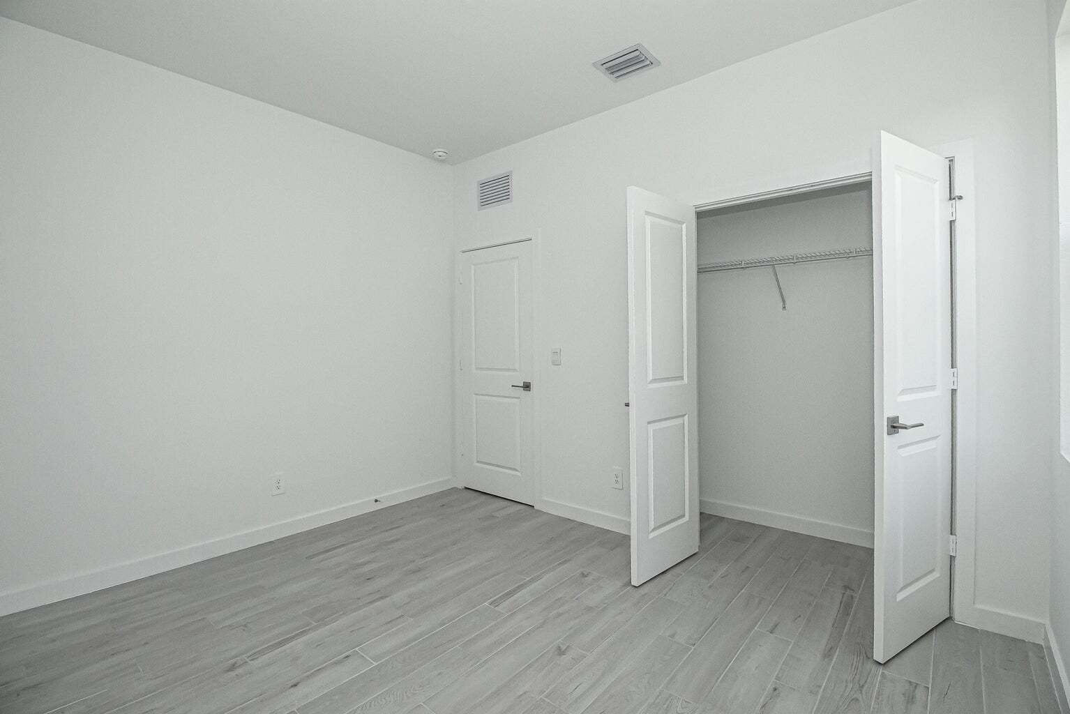 Building Photo - 5929 SE Skyblue Cir