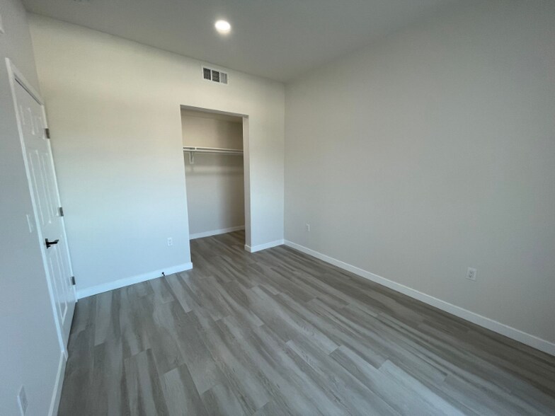 Building Photo - 2341 Ulric St