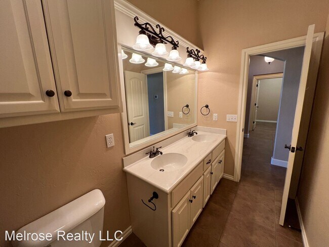 Building Photo - 4 br, 2.5 bath House - 12100 Kimberlyn Road