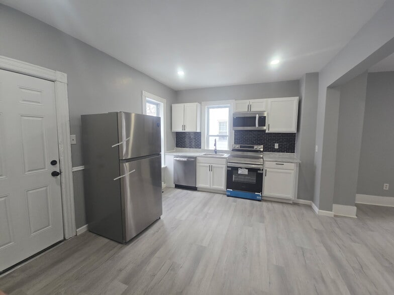 Building Photo - 78 E Broad St