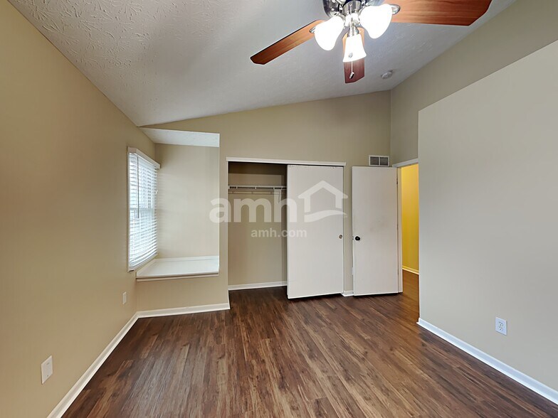 Building Photo - 1216 Walker Springs Dr