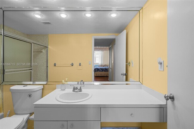Building Photo - 5001 Collins Ave
