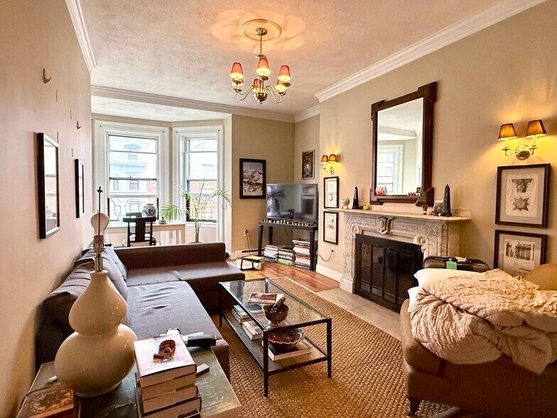 Primary Photo - 181 Beacon St