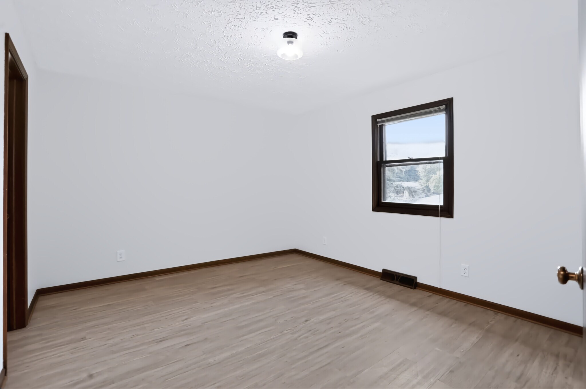 Building Photo - 660 S Restin Rd