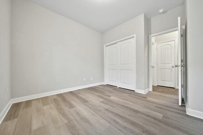 Building Photo - 2442 Wembley Way